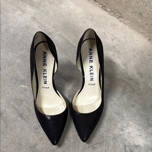 Anne Klein Black Pointed-Toe Pumps